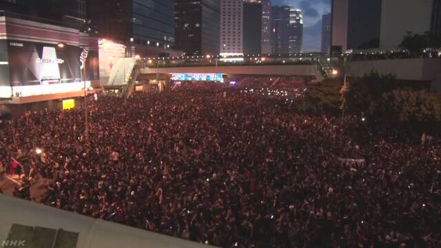 香港のデモ 過去最多の200万人