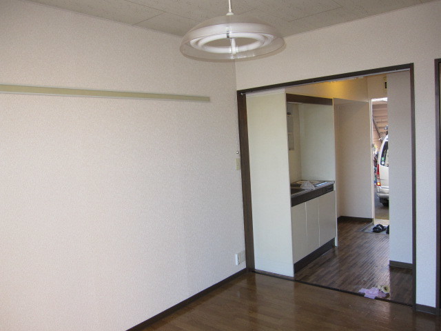 埼玉県所沢市　空き室賃貸物件原状回復２ＤＫクロス張替え　作業完了後　３