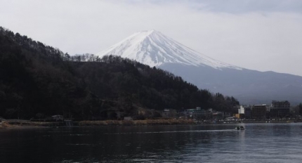 20190322-5-M1河口湖前日プラ_浅川から見た富士山.JPG